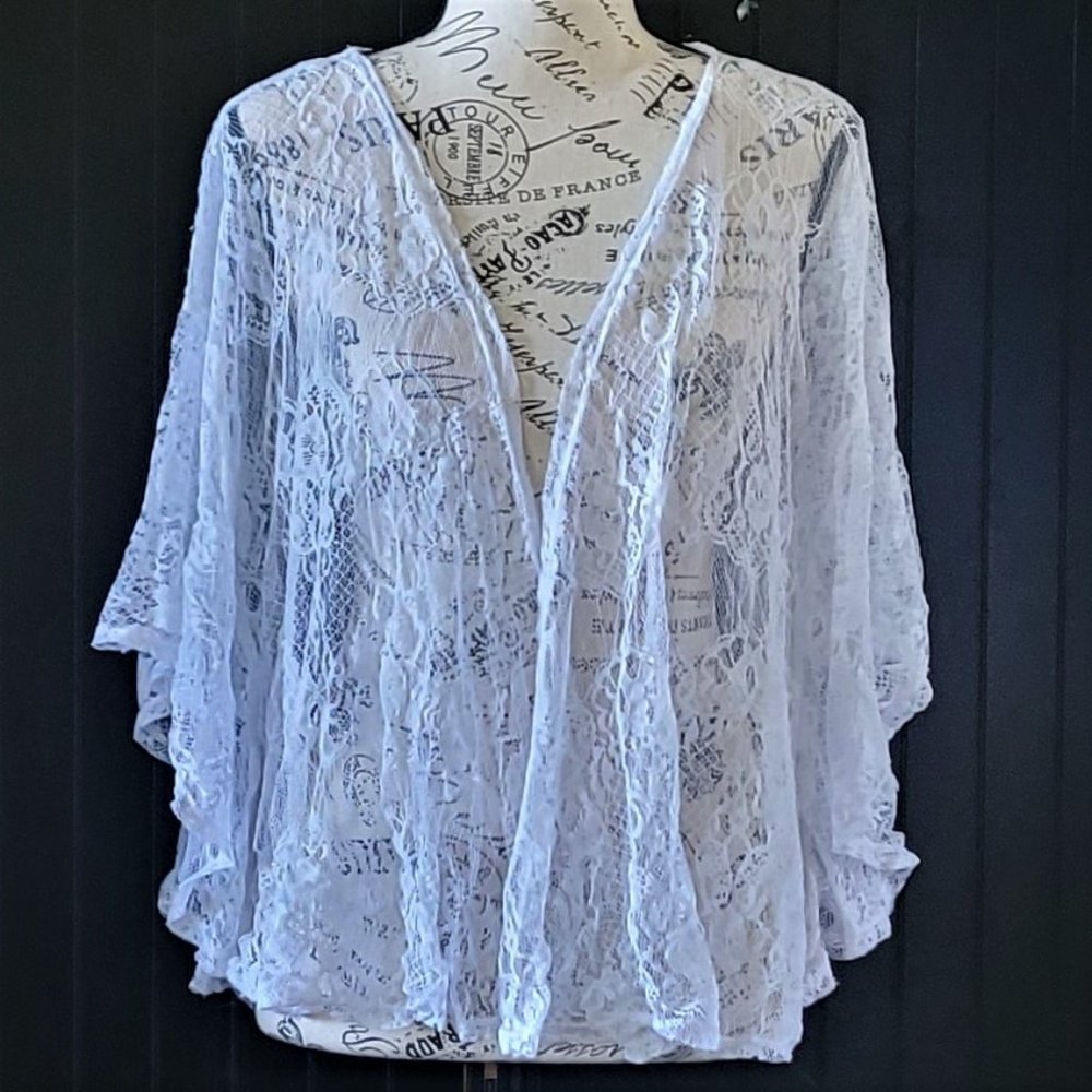 C.O.C. Womens Plus Size White Lace Shrug (3X)